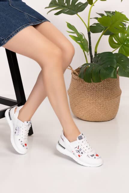 Beyaz Nurse Life Bağcıklı Ortopedik Spor Sandalet